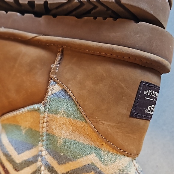 UGG and Pendleton boots - Picture 11 of 14